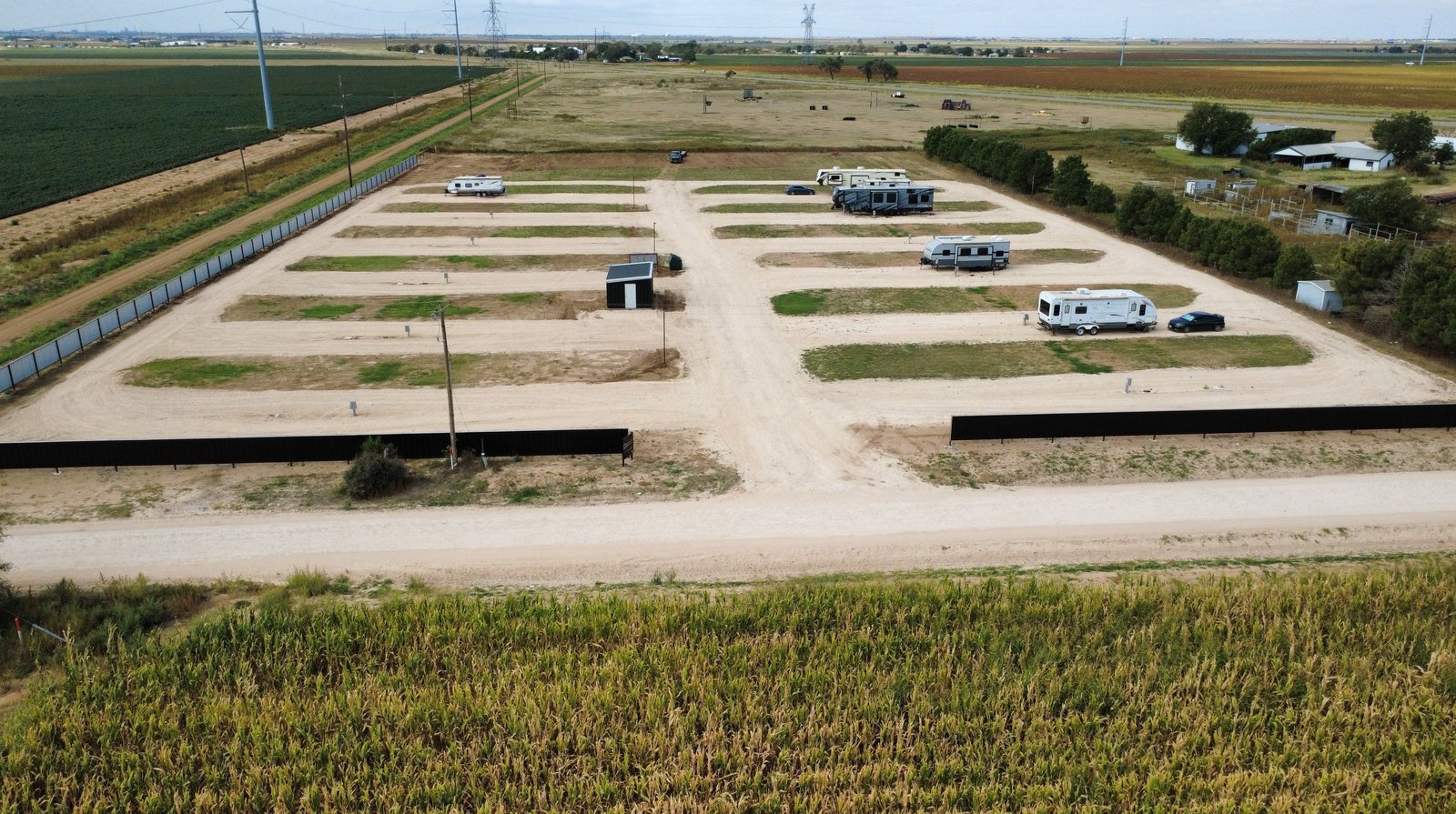 The modern black Hub City Hideaway sign with the logo and phone number.